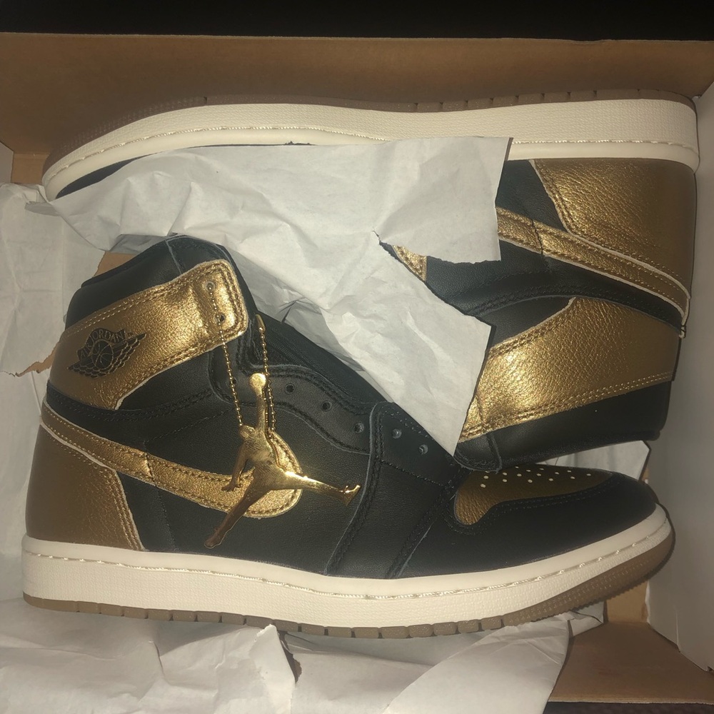 Black & gold Jordan 1 8.5